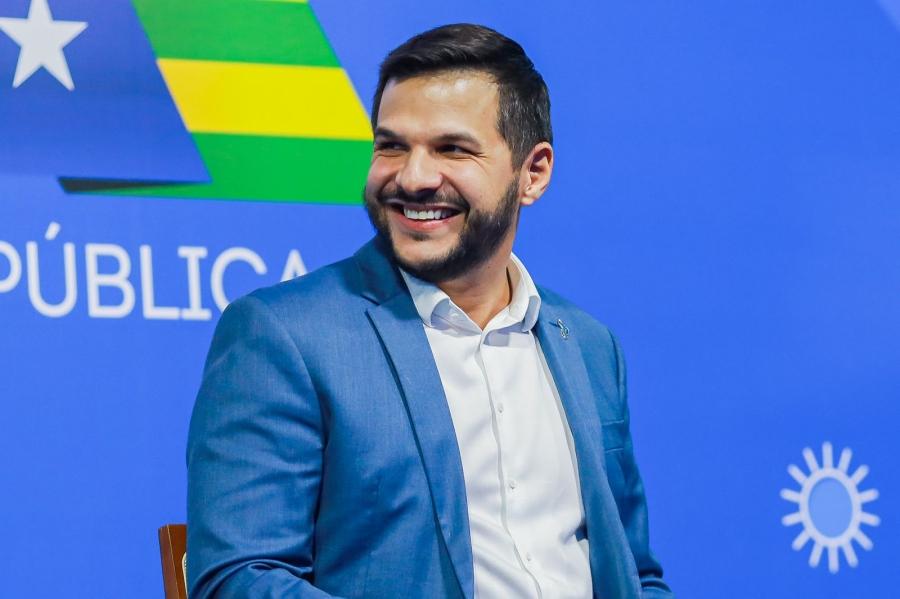 Carro com equipe do ex-secretário Washington Bandeira se envolve em acidente em Piracuruca, no Piauí
