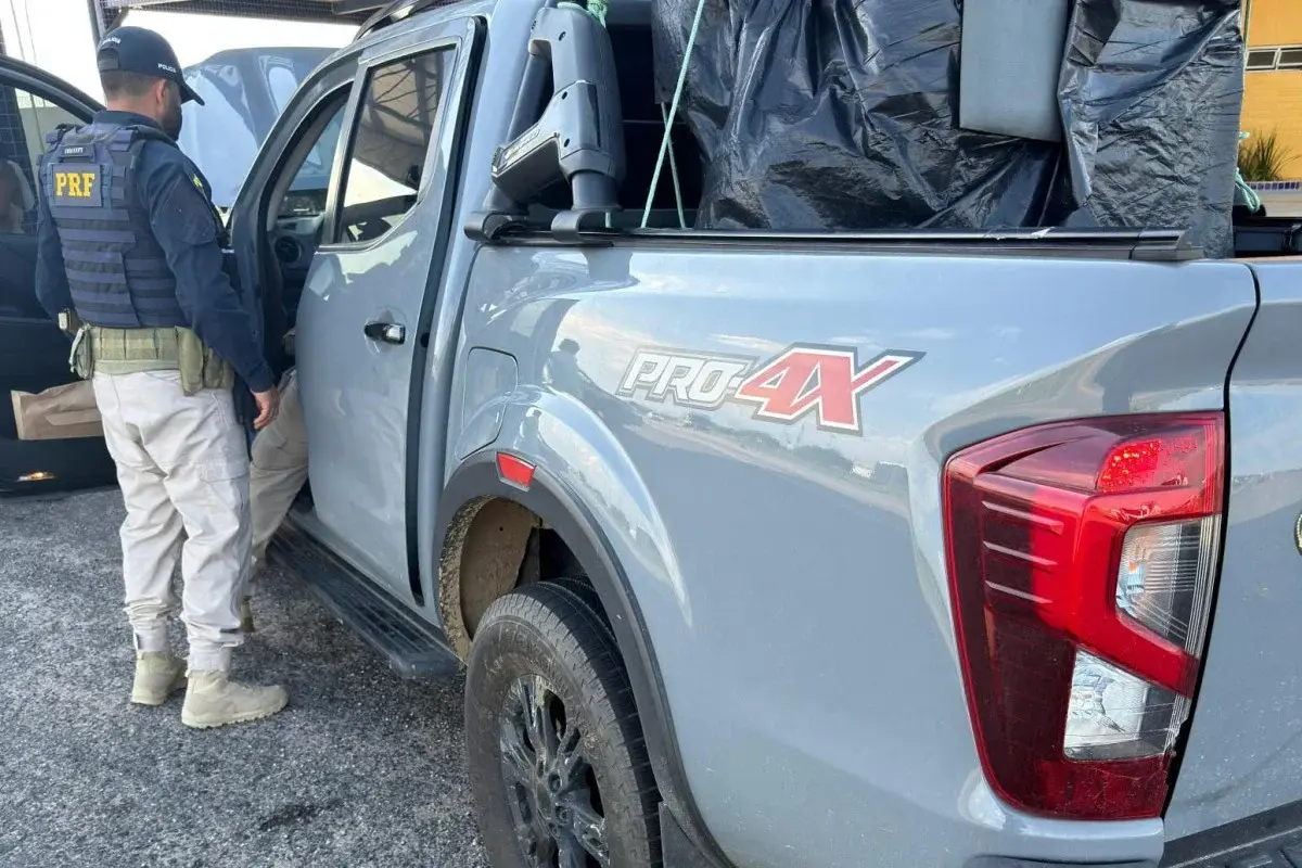 Homem é preso com caminhonete furtada em São Paulo durante fiscalização na BR-428, em Petrolina