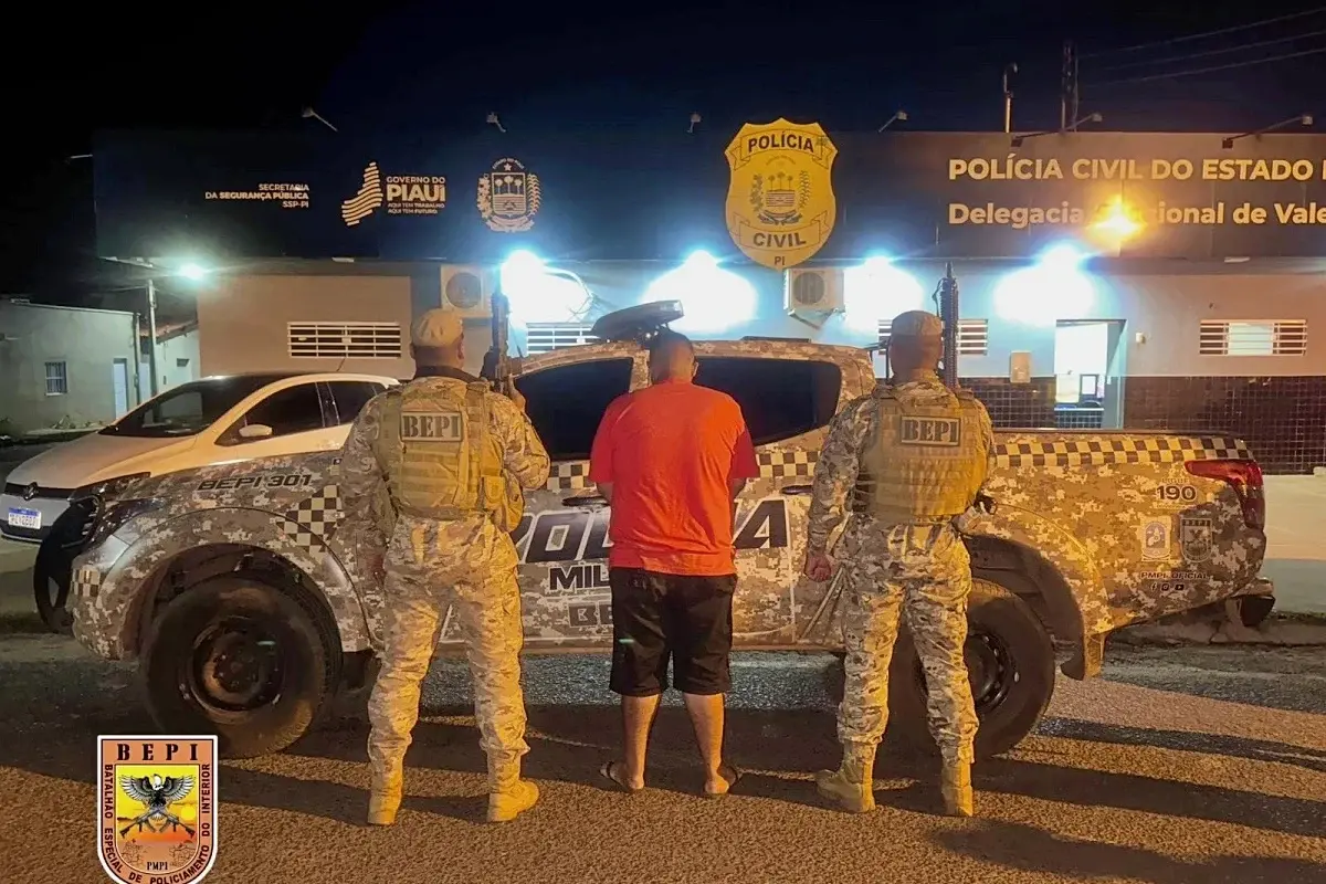 PM apreende drogas enterradas e arma de fogo durante ação em Valença do Piauí