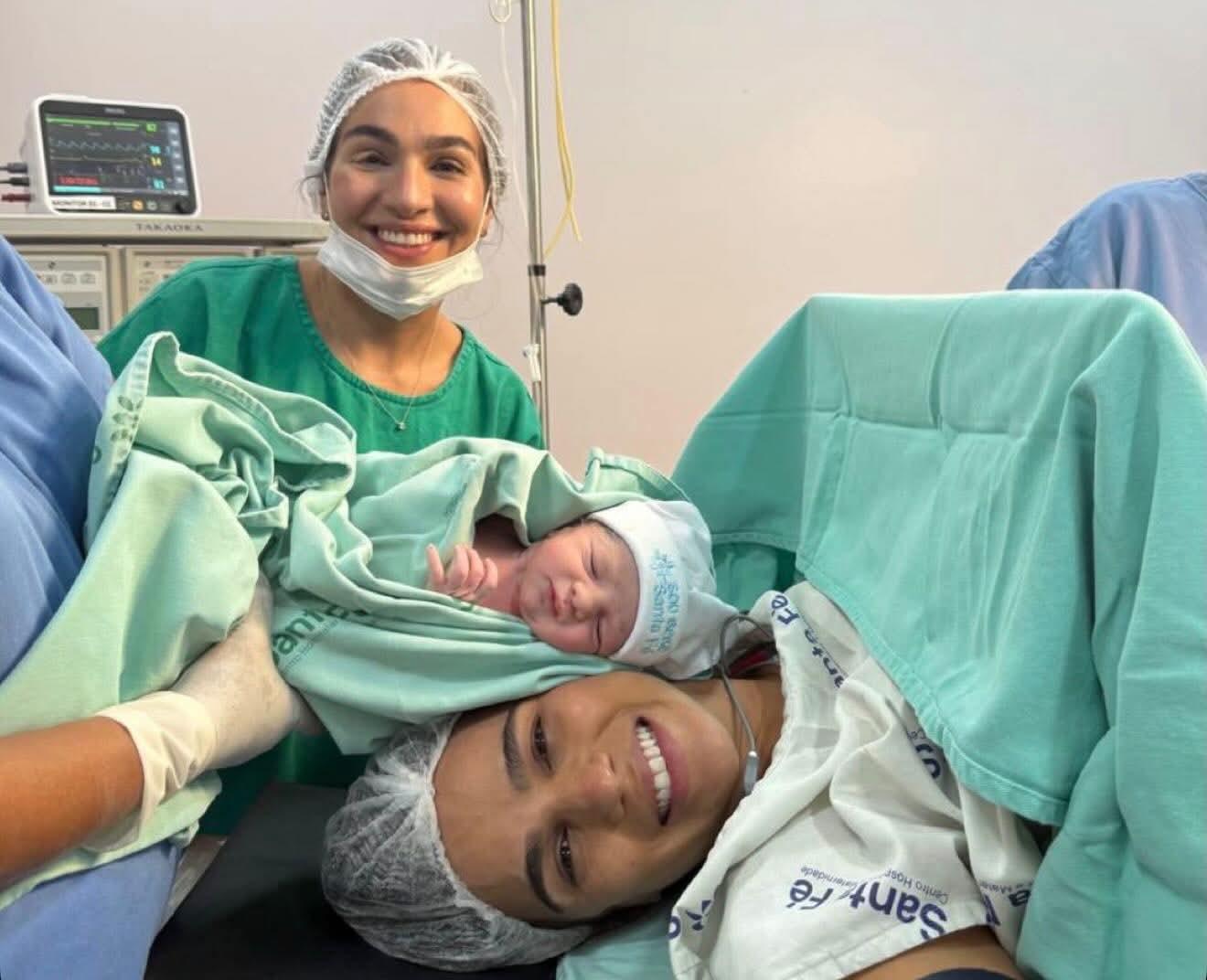 Primeira-dama Isabel Fonteles acompanha nascimento do sobrinho e emociona família durante chegada do pequeno Igor