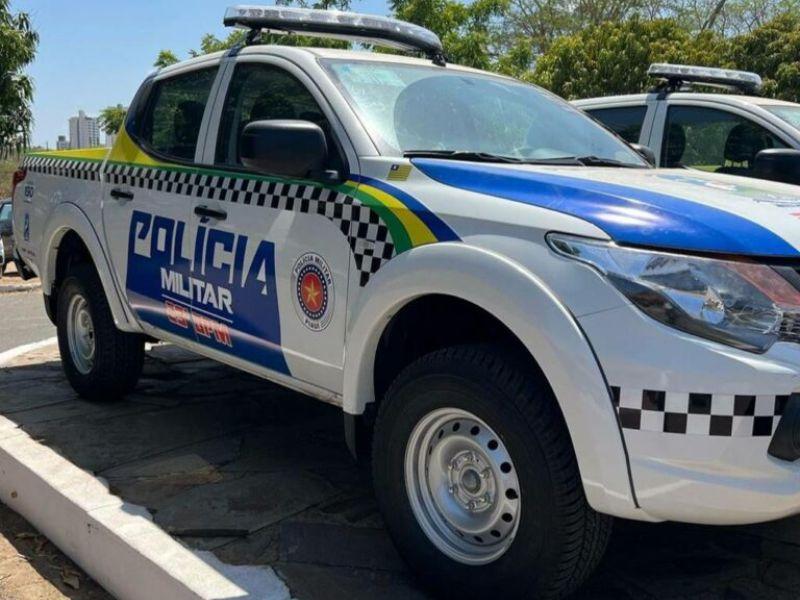 Homem é preso após atacar mulher com faca por ciúmes; vítima segue internada