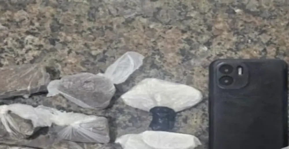 Polícia apreende drogas, celulares e bebidas alcoólicas na Cadeia Pública de Araripina