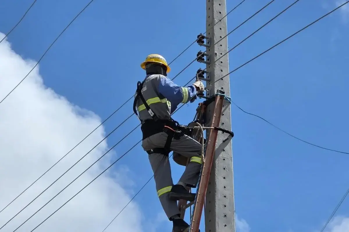 Equatorial Piauí intensifica melhorias na rede elétrica e reforça importância dos desligamentos programados