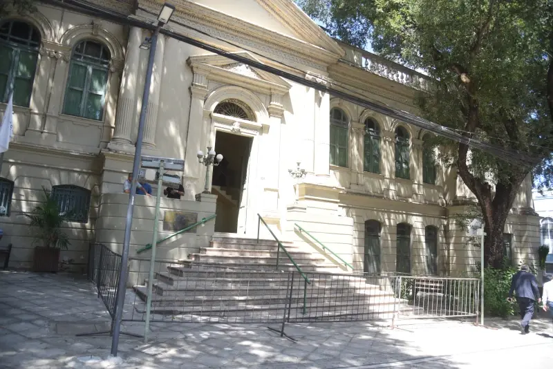 Paralisação geral: servidores públicos cruzam os braços e pressionam prefeitura em Teresina