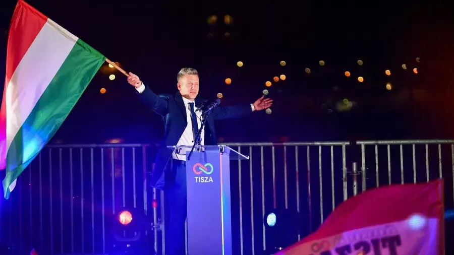 O futuro primeiro-ministro da Hungria, Péter Magyar Imagem: FERENC ISZA / AFP