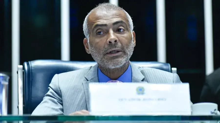 ROMÁRIO VOLTA COM TUDO AO SENADO E AGITA OS BASTIDORES DE BRASÍLIA