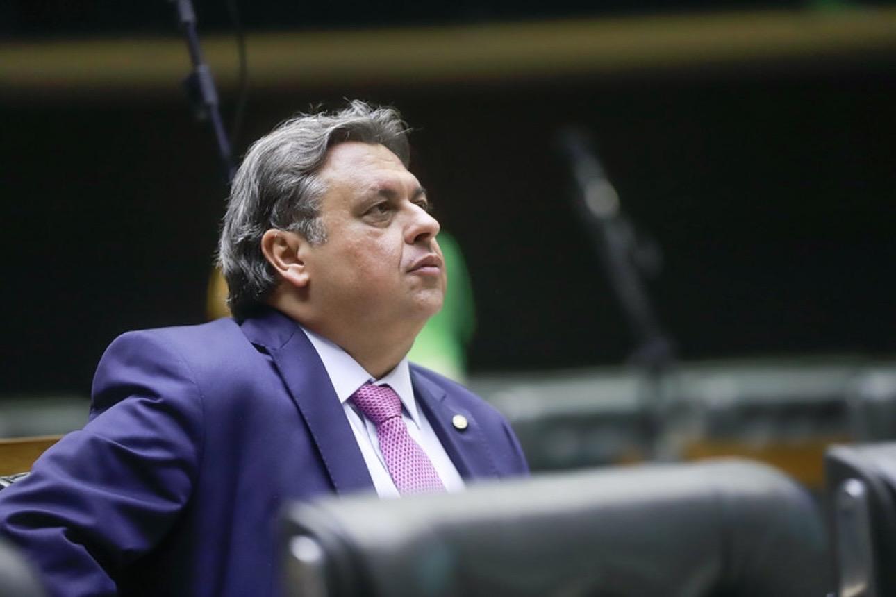 Deputado Júlio Arcoverde sofre acidente doméstico e é internado em UTI em Teresina
