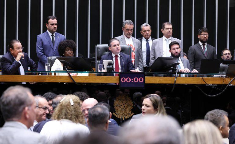 Deputados do Piauí votam a favor do fim da escala 6x1; confira