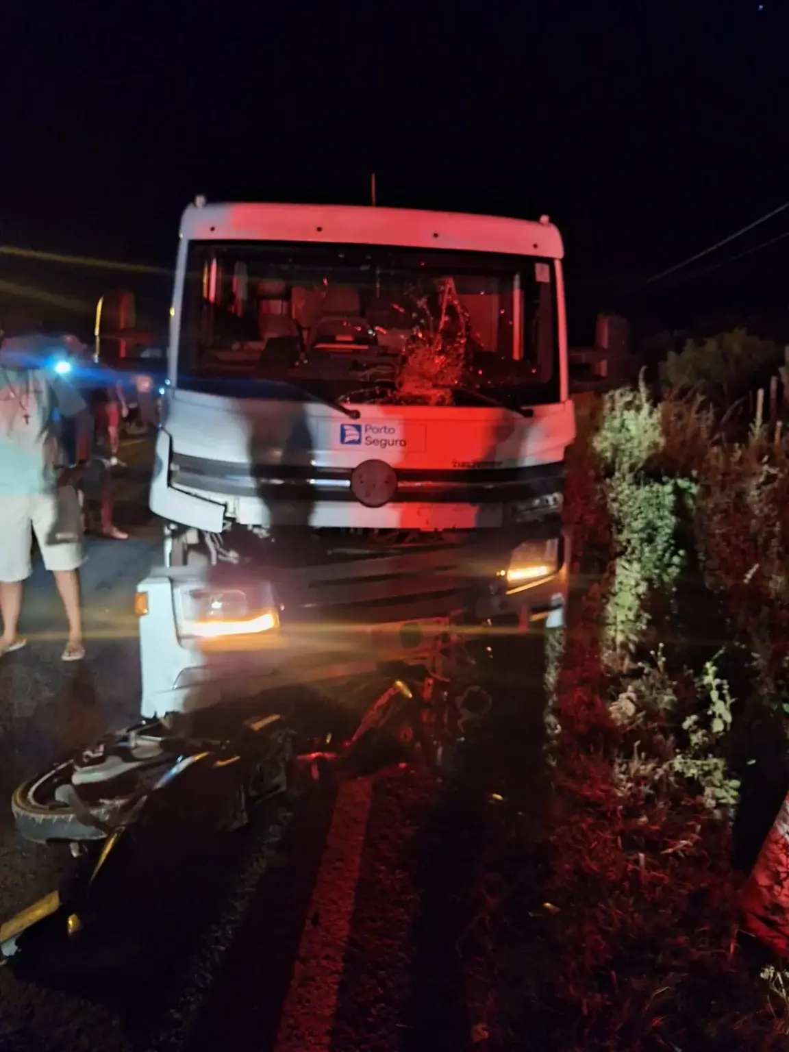 Grave acidente entre caminhão e motocicleta deixa homem morto na PI-245 em Itainópolis