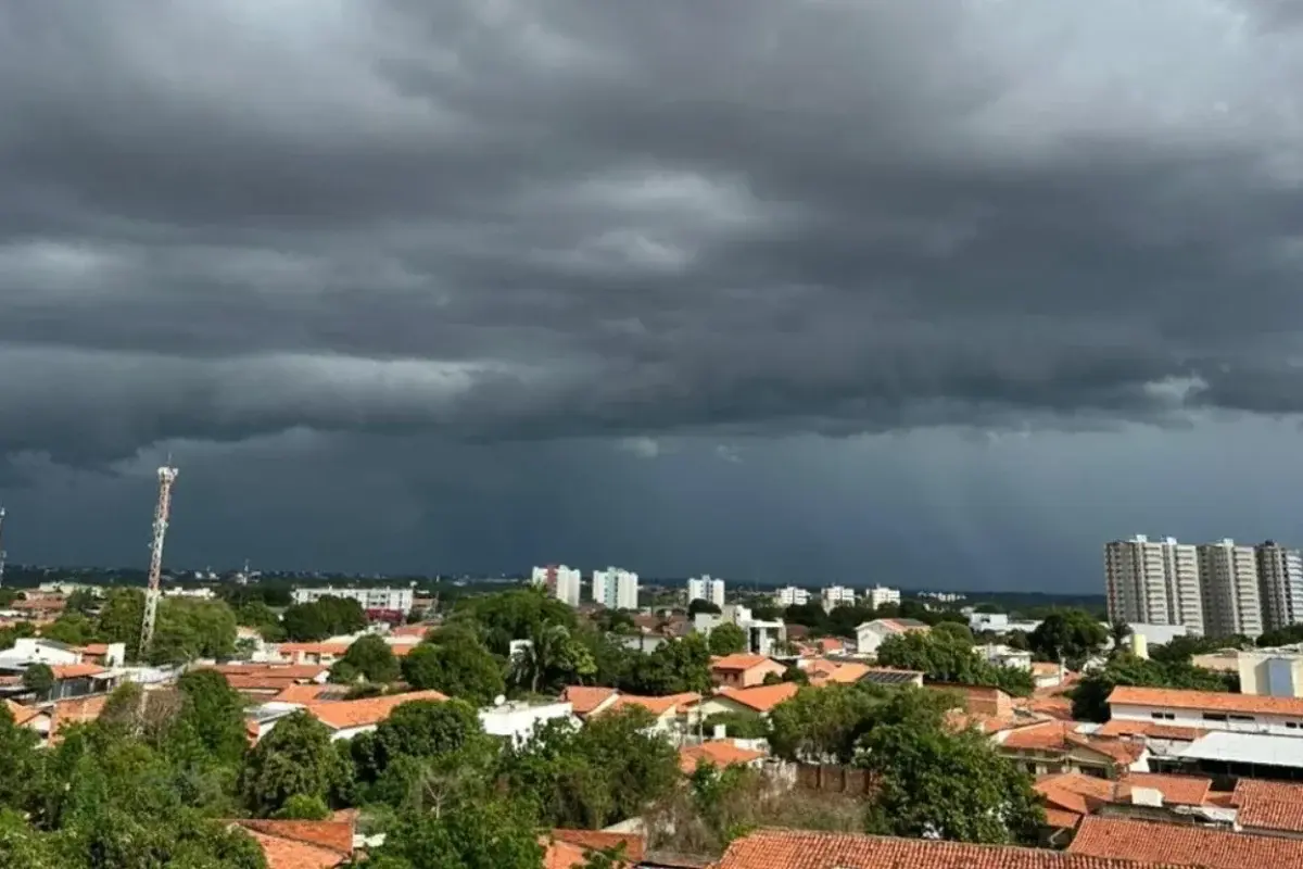 INMET emite três alertas de chuvas intensas e vendavais para regiões do Piauí nesta quarta-feira (13)