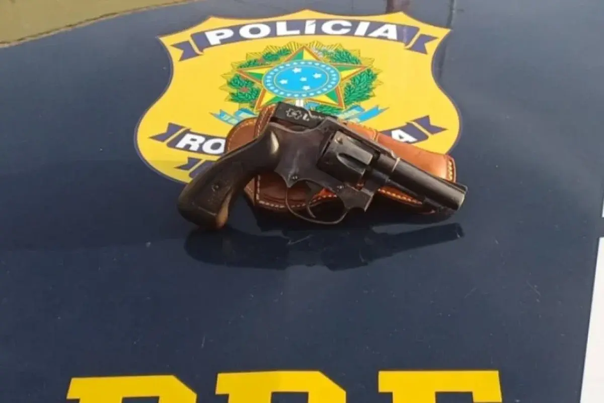Jovem é preso pela PRF com arma de fogo na BR-230, em Fronteiras (PI)