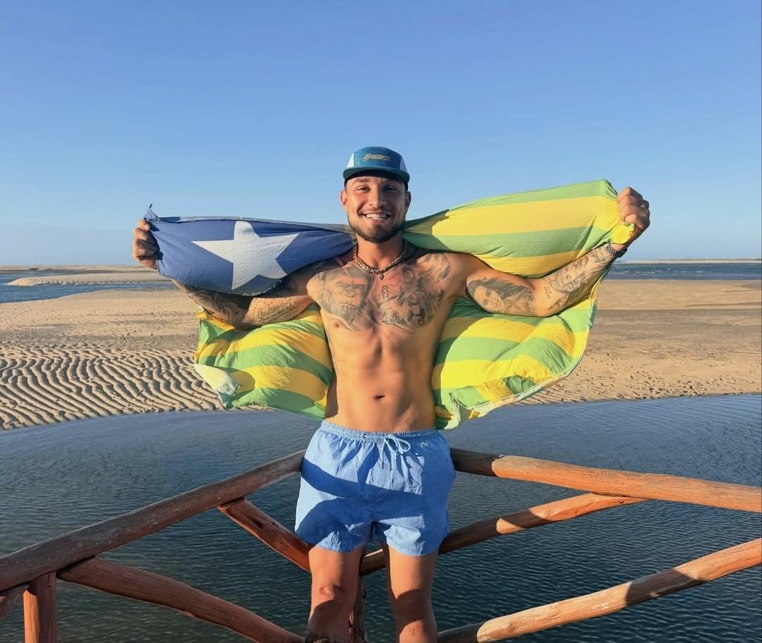 MC Gui vive romance com empresária piauiense em viagem pelo litoral do Piauí