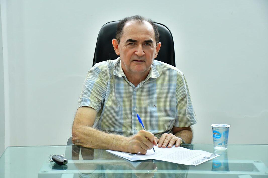  Prefeito Antônio Reis exonera secretariado e contratados em Floriano e decisão agita bastidores políticos