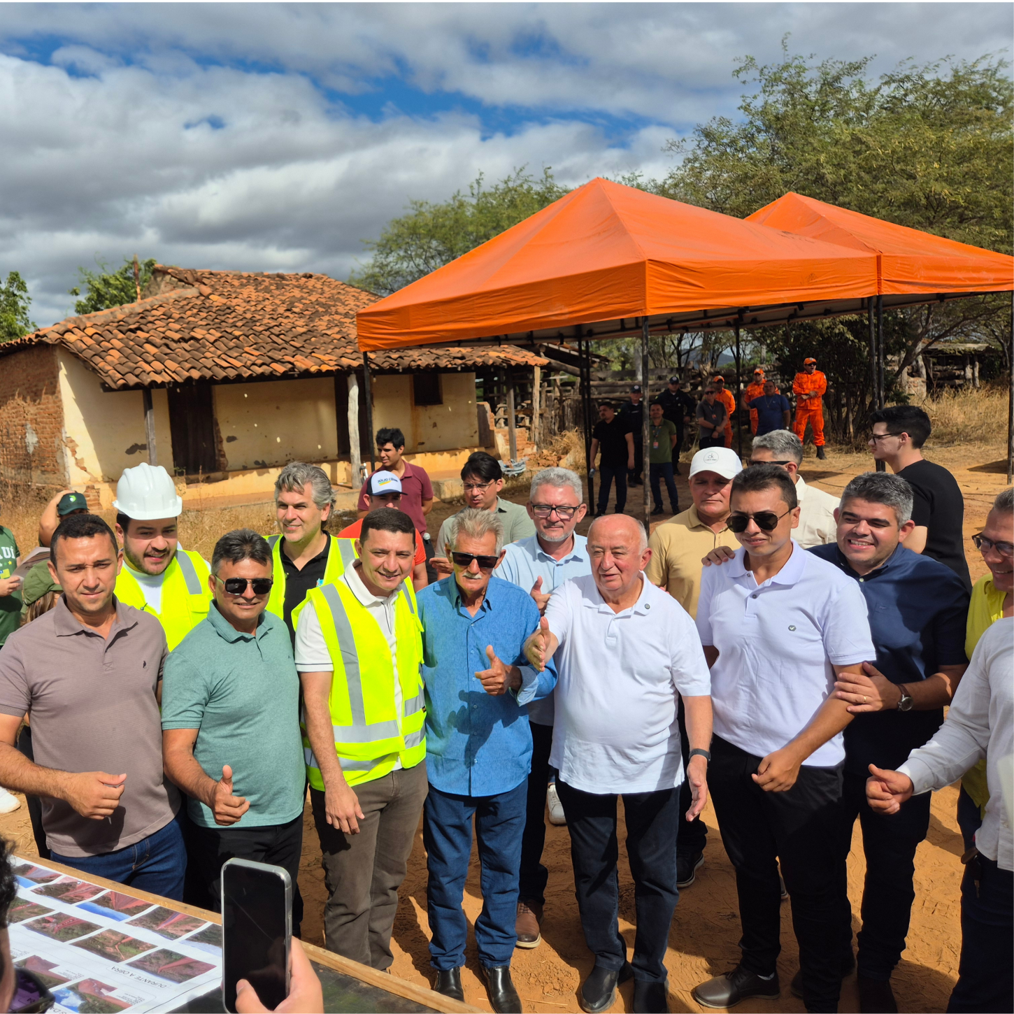 Governador do Rafael fonteles e comitiva durante visita à macrorregião de picos