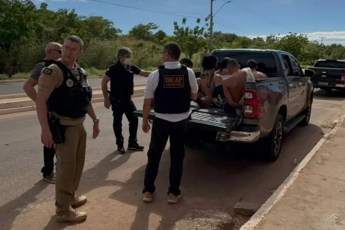 Três adultos são presos e dois adolescentes apreendidos durante operação contra tráfico e roubos em Timon