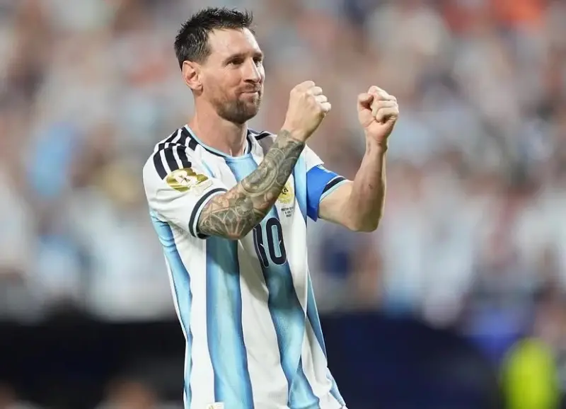 Argentina vence a Inglaterra de virada e garante vaga na final da Copa do Mundo