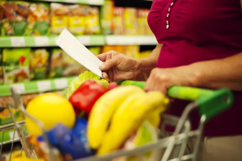 Inflação perde força em junho com queda no preço dos alimentos; energia elétrica e passagens aéreas seguem pressionando orçamento