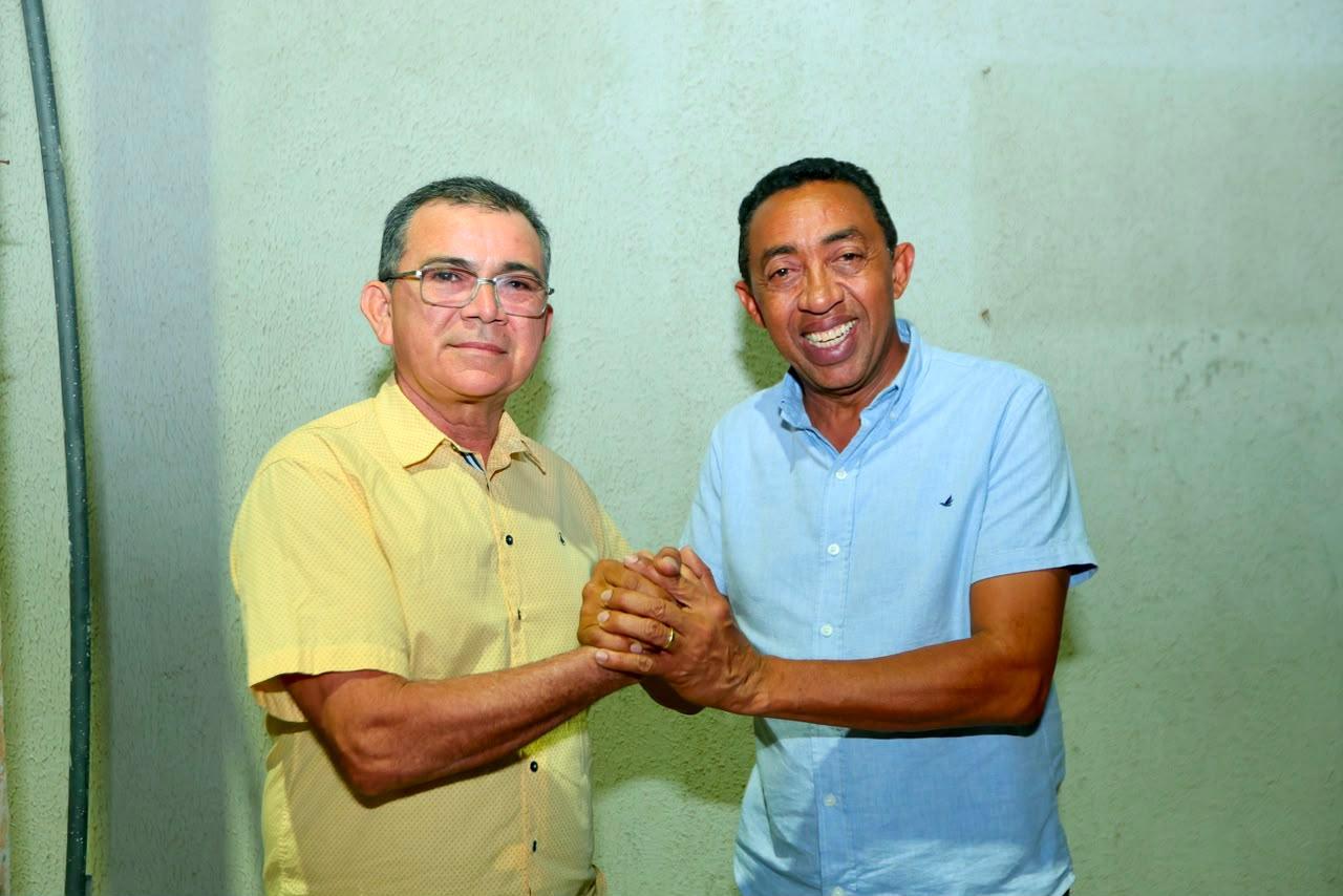 Joel Rodrigues recebe a adesão do presidente do PT de Isaías Coelho