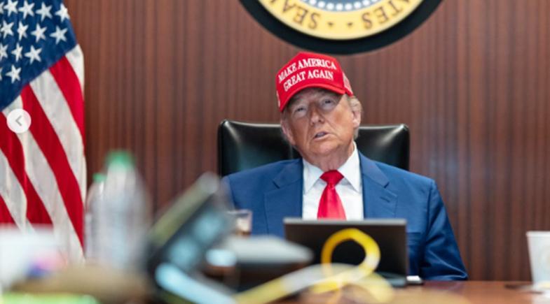 Trump demite últimos integrantes de comissão eleitoral às vésperas das eleições 