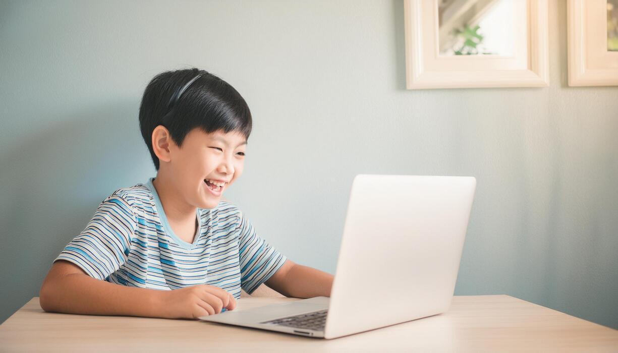 Crianças e adolescentes poderão precisar de autorização judicial para produzir conteúdo na internet