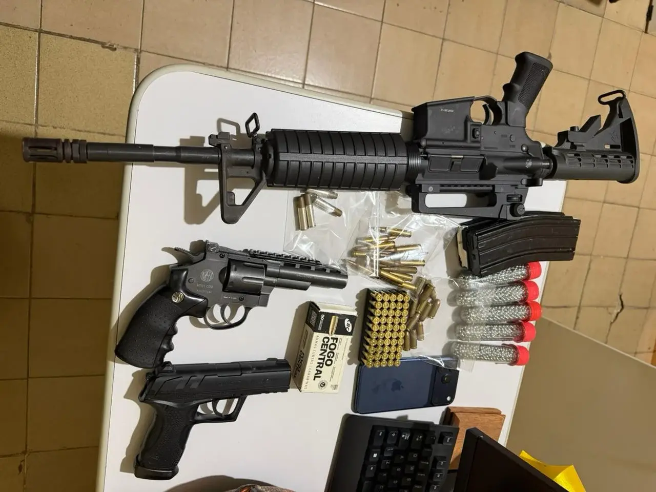 Fuzil 5.56, munições e cocaína são apreendidos durante operação em Paulistana