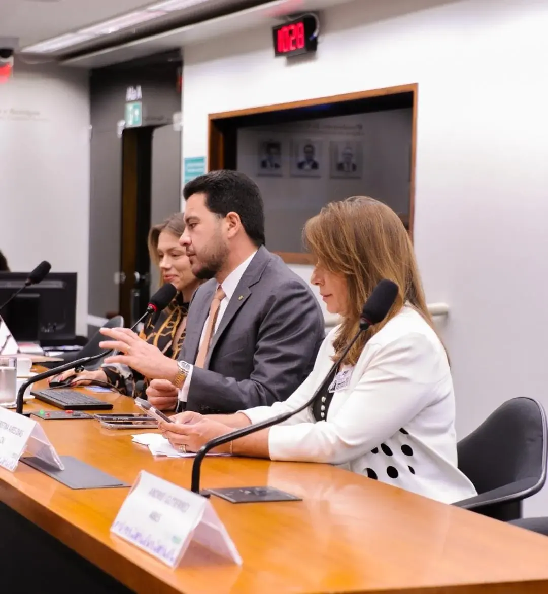 Jadyel Alencar lidera audiência na Câmara para discutir projeto sobre economia digital