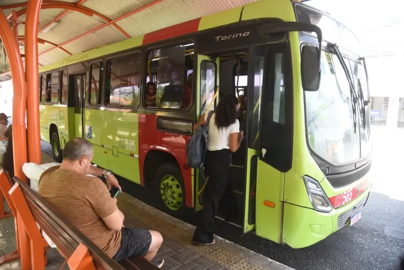 Linha de ônibus volta a atender moradores do Vale Quem Tem após seis anos
