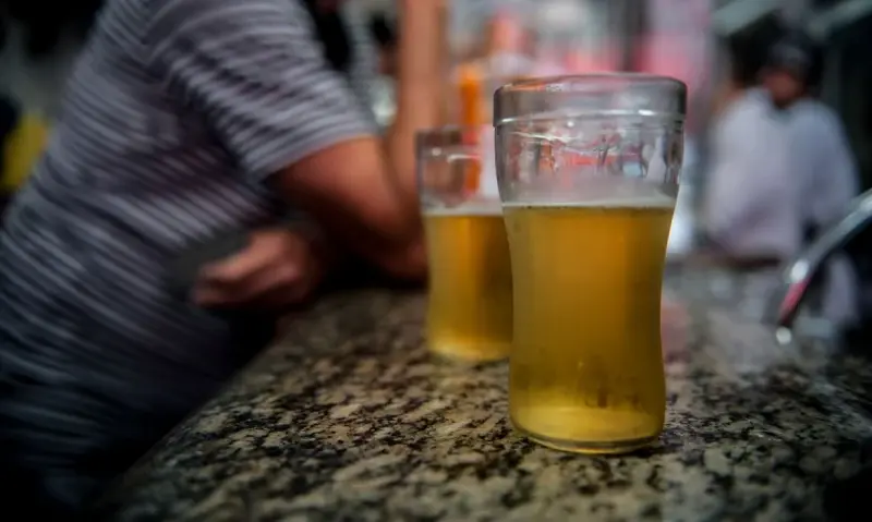 Ministério da Saúde lança ferramenta para ajudar brasileiros a controlar o consumo de álcool