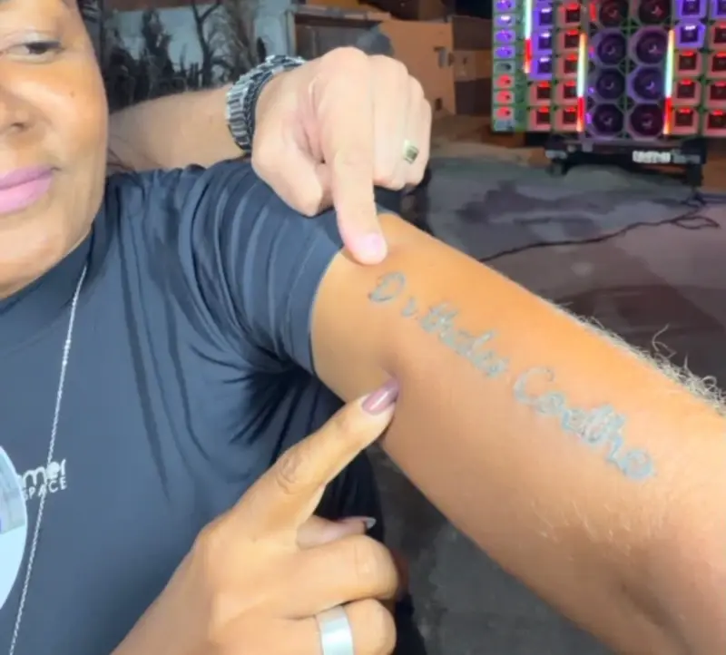 Eleitora de Picos tatua no braço o nome de candidato a deputado estadual no Piauí