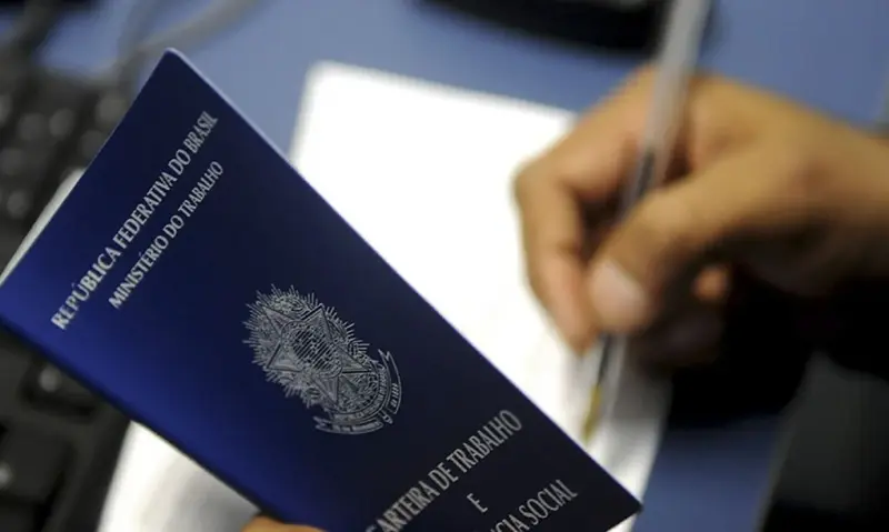 Empresa pode multar trabalhador? Veja quais multas trabalhistas podem ser aplicadas na demissão