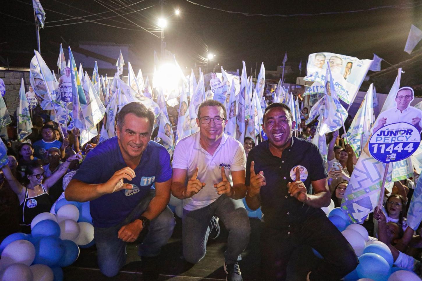 Joel e Ciro são recebidos por multidão em evento de Júnior Percy em Buriti dos Lopes
