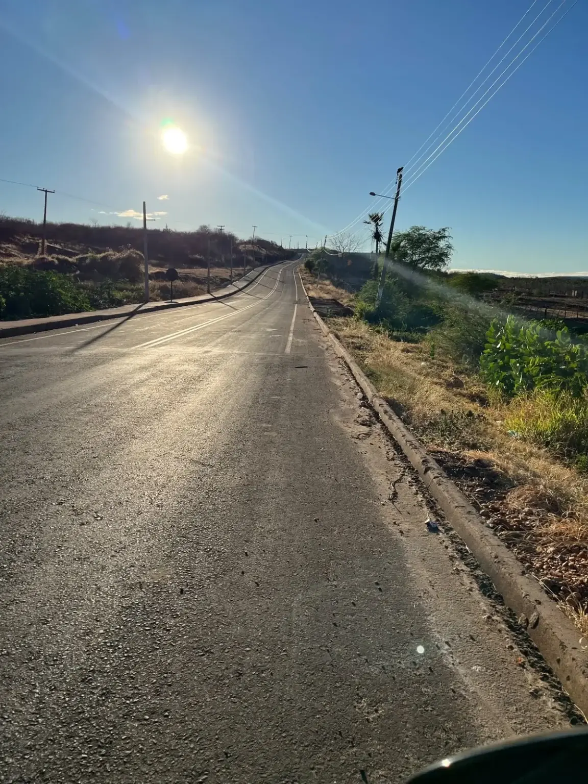 Motocicleta colide contra jumento na saída do Poço Jorrante, em Santa Cruz do Piauí, e duas pessoas ficam feridas