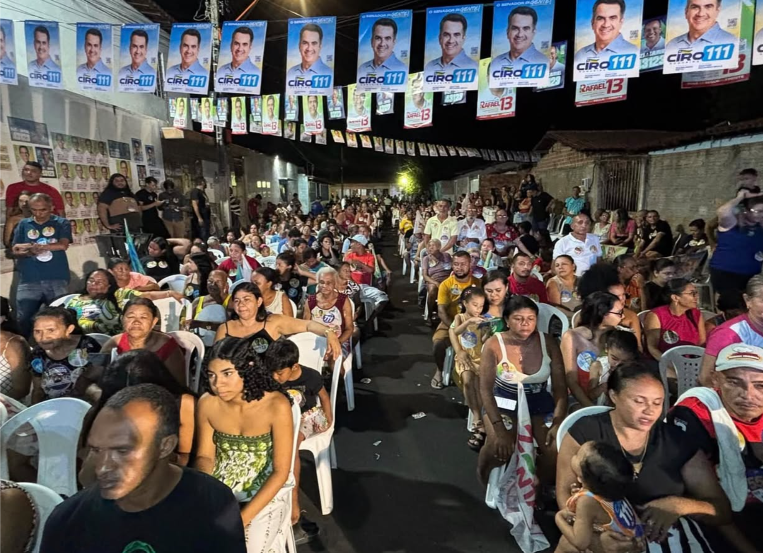 Zé Santana participa de encontro na Zona Sul de Teresina ao lado do vereador Leôndidas