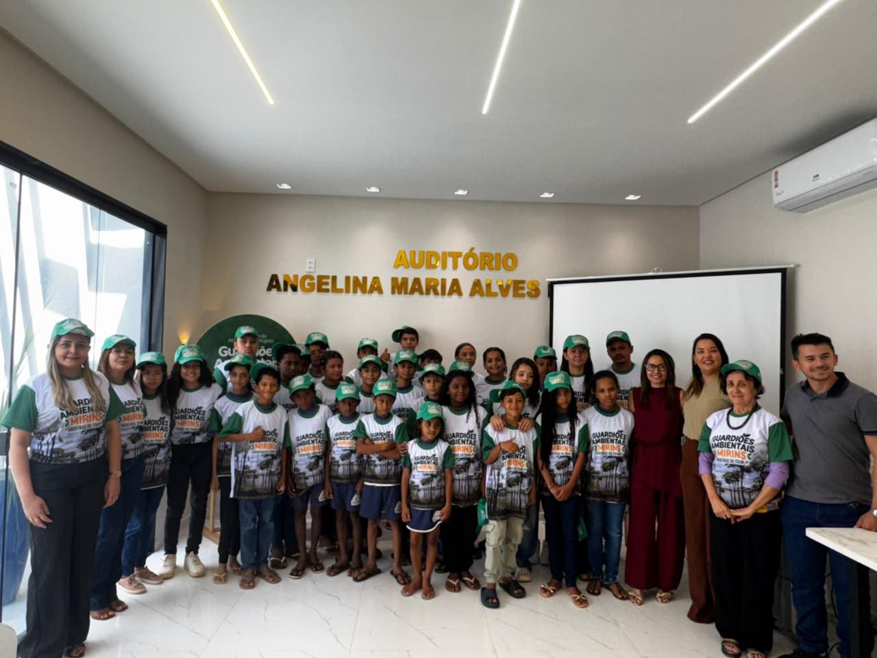 Aroeiras do Itaim entrega kits aos Guardiões Ambientais Mirins em ação de educação ambiental