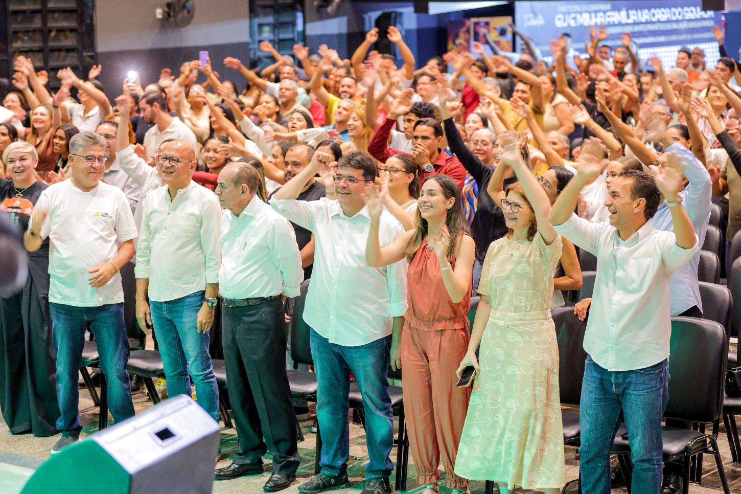 Rafael Fonteles participa de culto e destaca parceria com igrejas na construção de políticas sociais