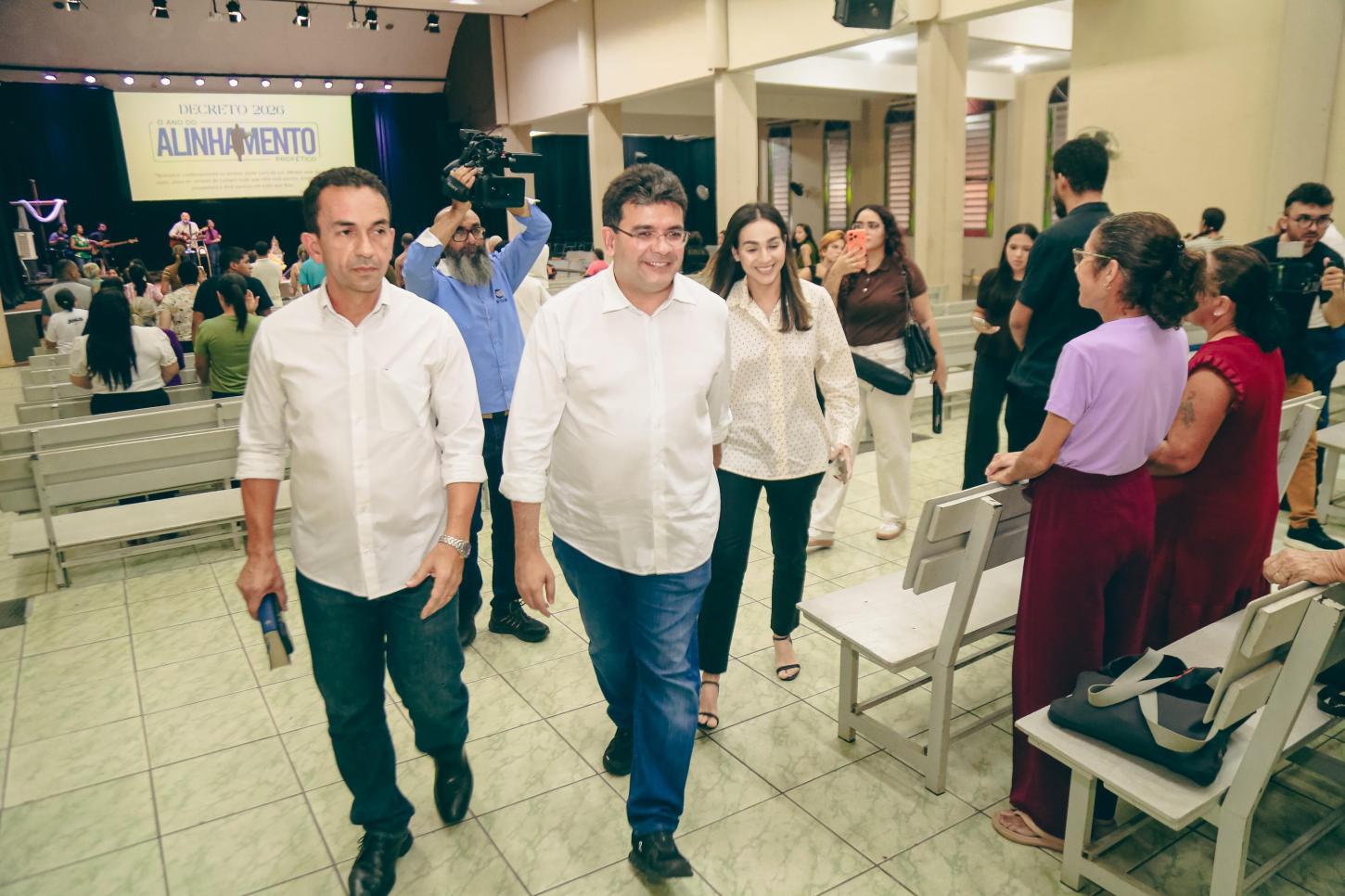 Rafael Fonteles participa de culto em Teresina e defende parceria com igrejas