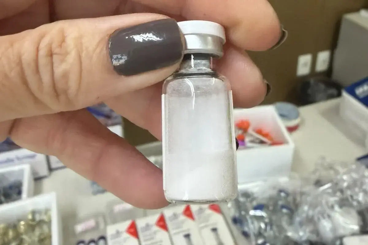 Suspeita de fornecer substâncias emagrecedoras adulteradas é presa em Teresina