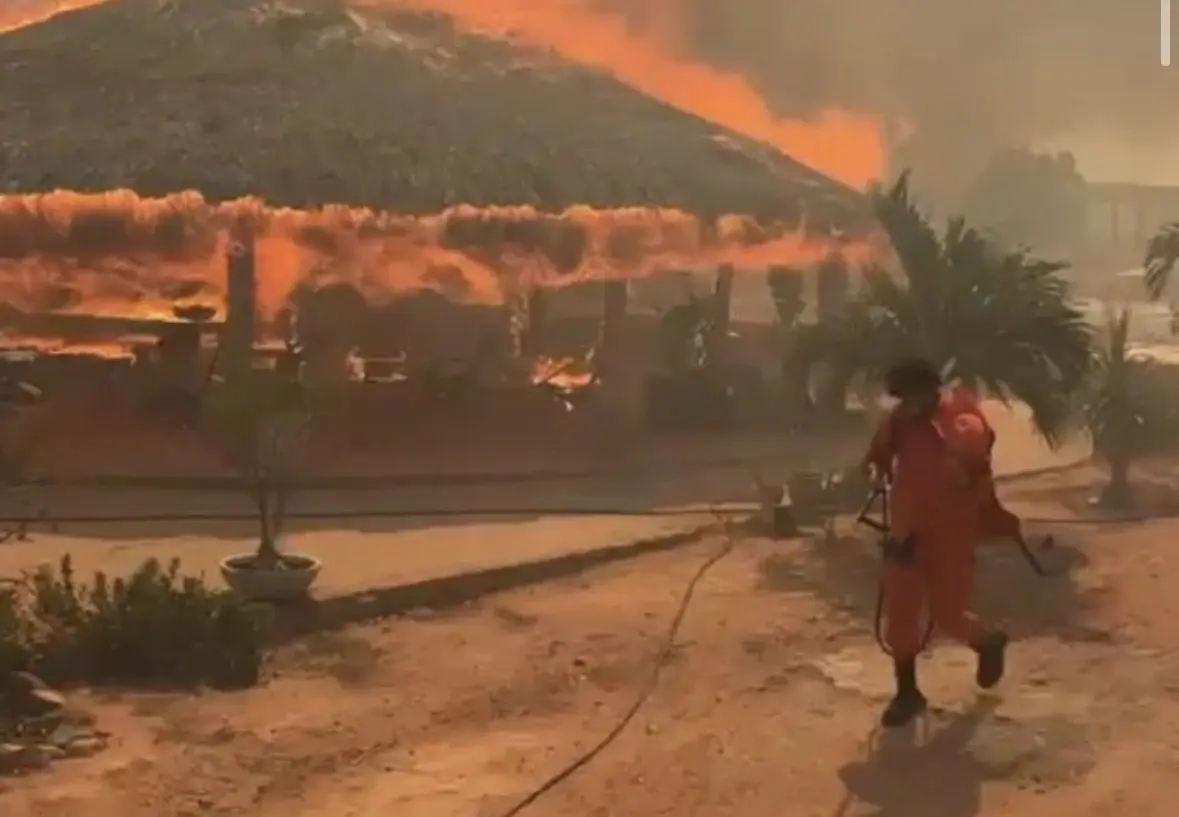 Incêndio atinge vegetação e destrói cobertura de quiosque em Bom Jesus