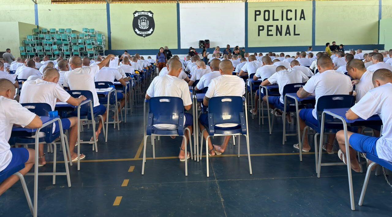 Mais de 3.700 internos do sistema prisional piauiense participam da prova do Encceja 2026