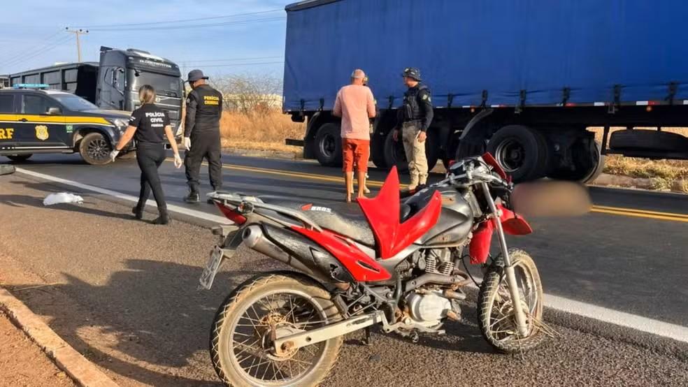 Motociclista morre após colisão com carro na BR-316, em Picos