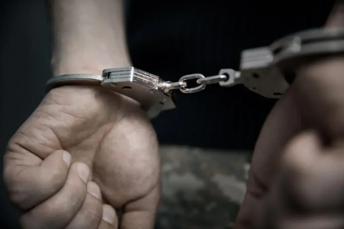 Mulher é presa pela Polícia Civil por injúria racial e ameaça contra criança de 11 anos em Teresina