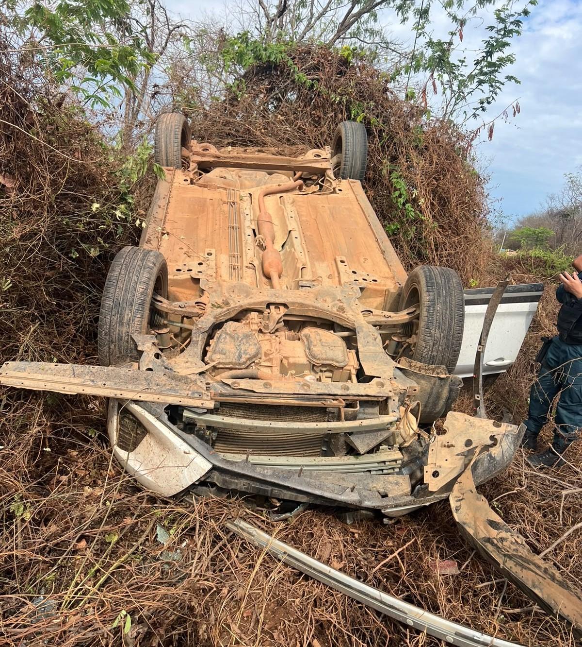 Motorista fica ferido após carro tombar na PI-255 no Sul do Piauí