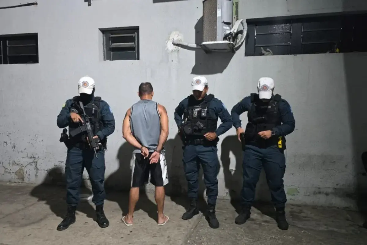 Polícia Militar conduz homem suspeito de ameaçar pessoas com arma de pressão em Teresina