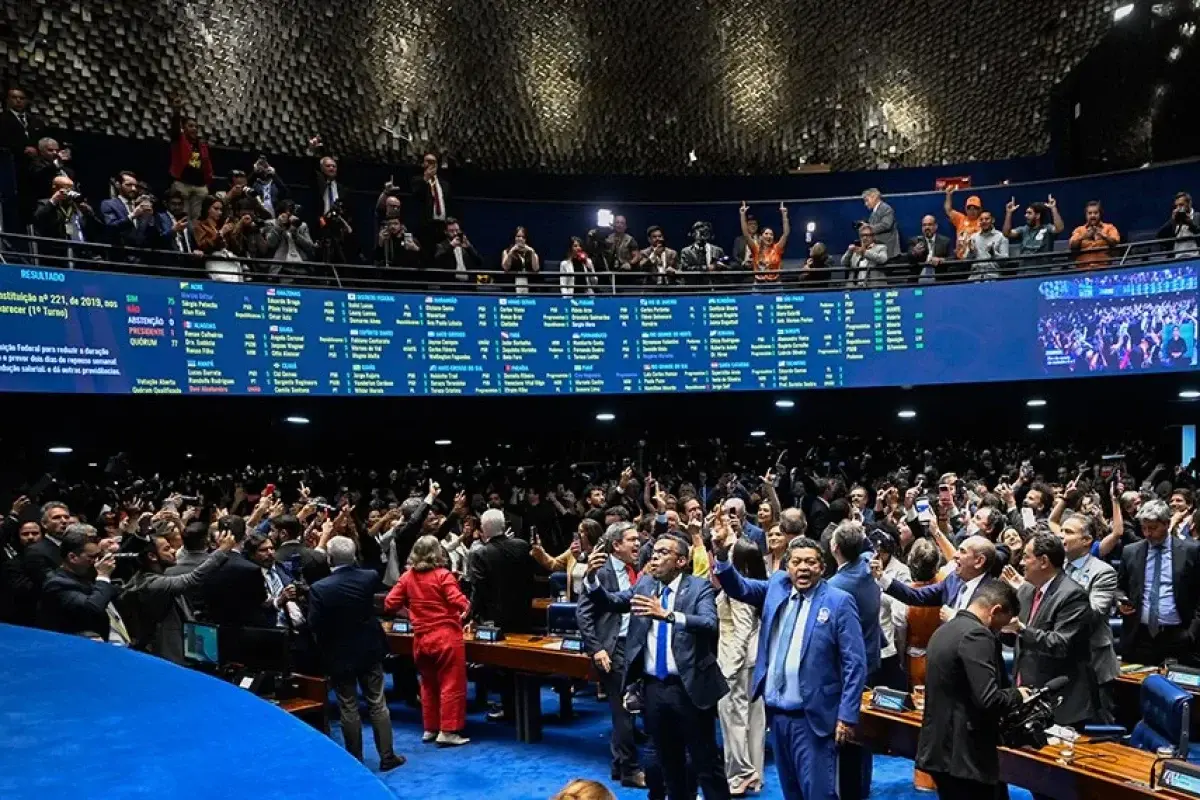 Em vitória de Lula, Senado aprova PEC do fim da escala 6x1 e trabalhador terá dois dias de folga por semana