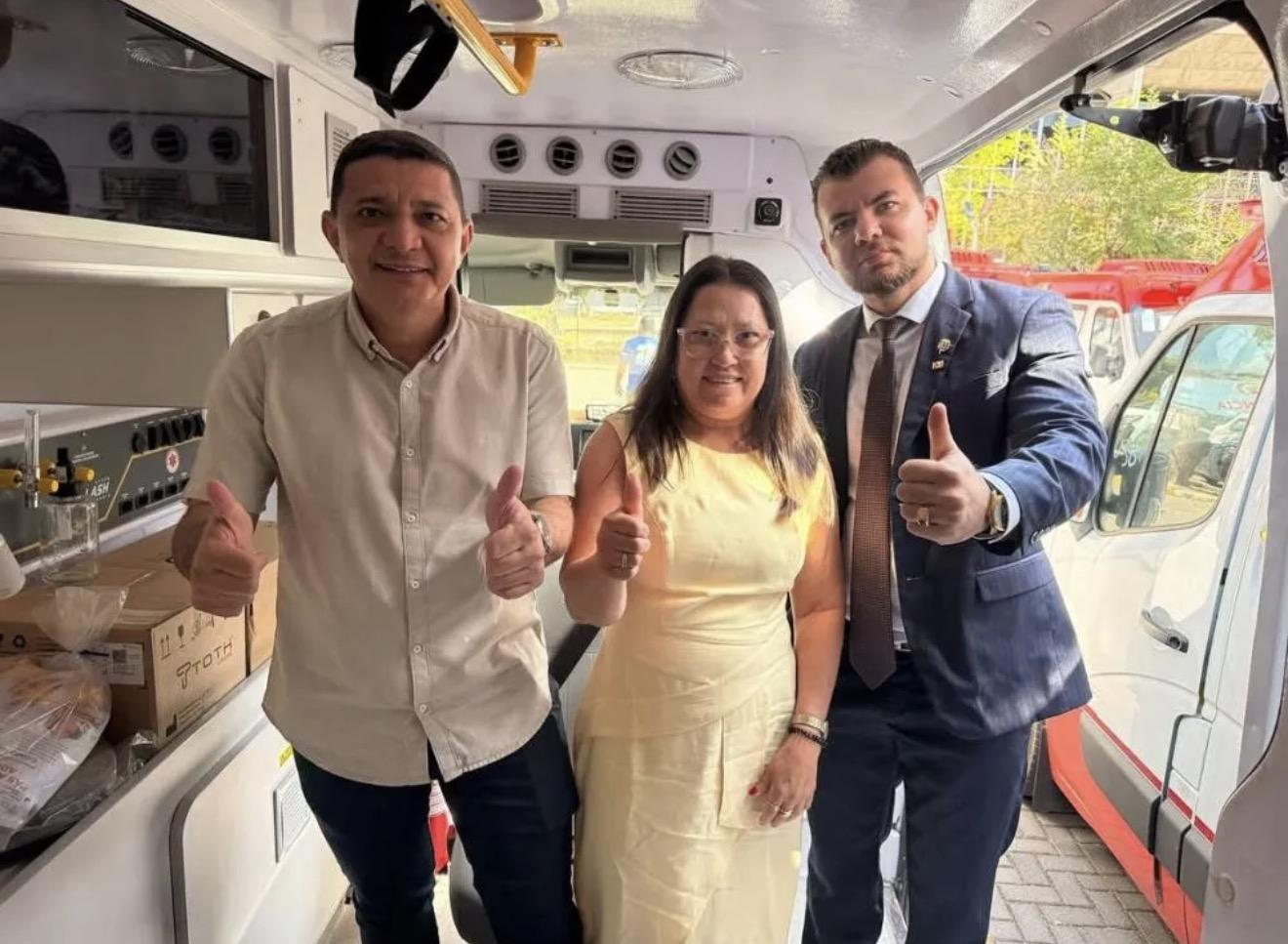 Entrega de ambulância do  SAMU para Aroeiras do itaim