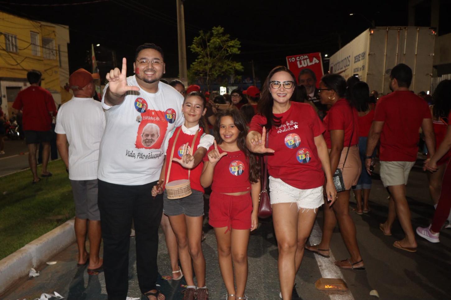 Grande caminhada em apoio a Lula reúne lideranças políticas e movimenta ruas de Picos