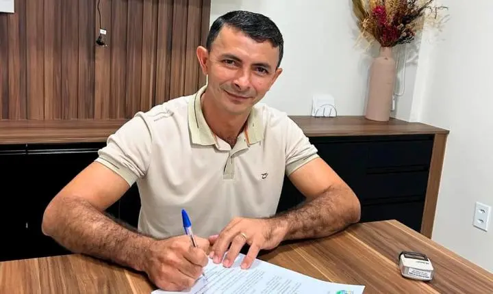 Adonaldo cassiano é acusado manter esquema de contratações irregulares na prefeitura em Santana do Piauí 