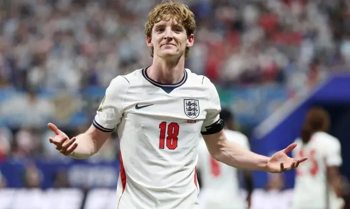 Anthony Gordon é anunciado pelo Barcelona após se destacar na Copa do Mundo e na Champions League