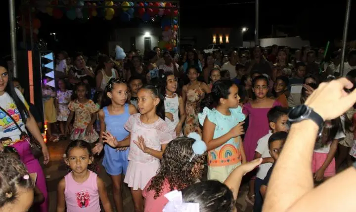 Aroeiras do Itaim realiza primeira edição do Dia da Alegria com centenas de crianças