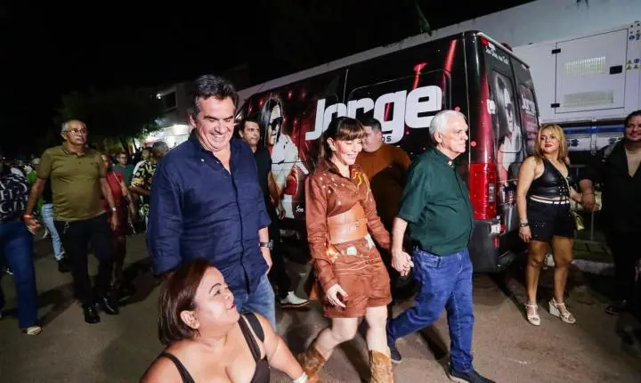 Ciro Nogueira, ao lado da prefeita Ivanária e do vice-governador Themístocles, prestigia São João da Esperança